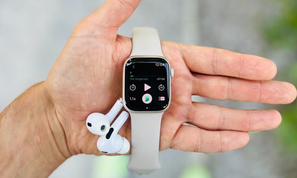How to Take Notes from Podcasts While Running (Without Your Phone)